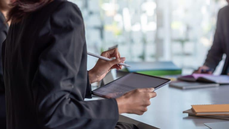 A manager learns how to write an incident report using the 1st Reporting application.