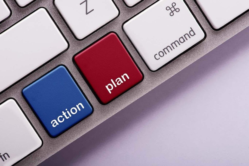 A keyboard representing emergency action plans. Learn how you can manage emergencies with apps at 1stReporting.com.