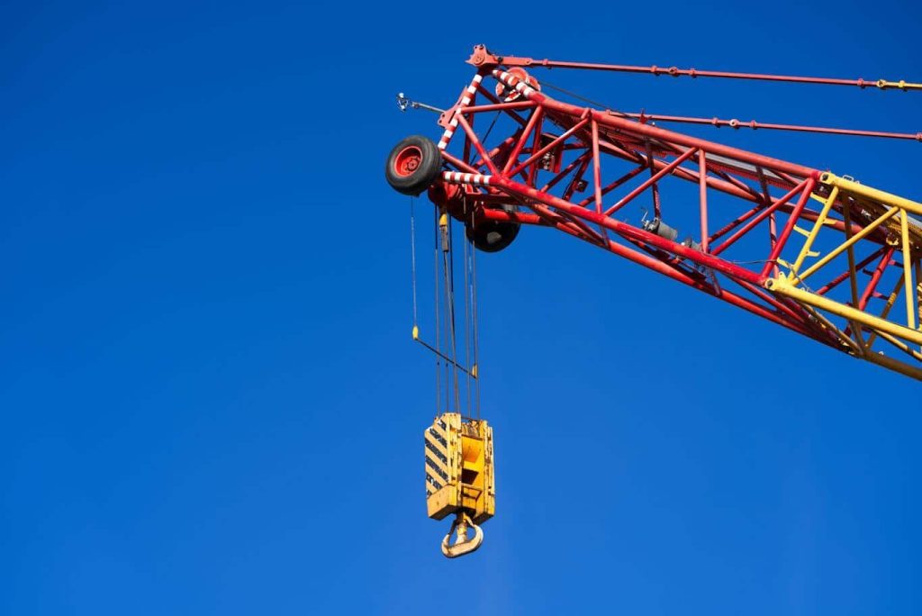 A mobile crane with lift block is shown.